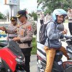 Senin Sedekah, Polres Sigi Bagikan Takjil Gratis ke Pengendara