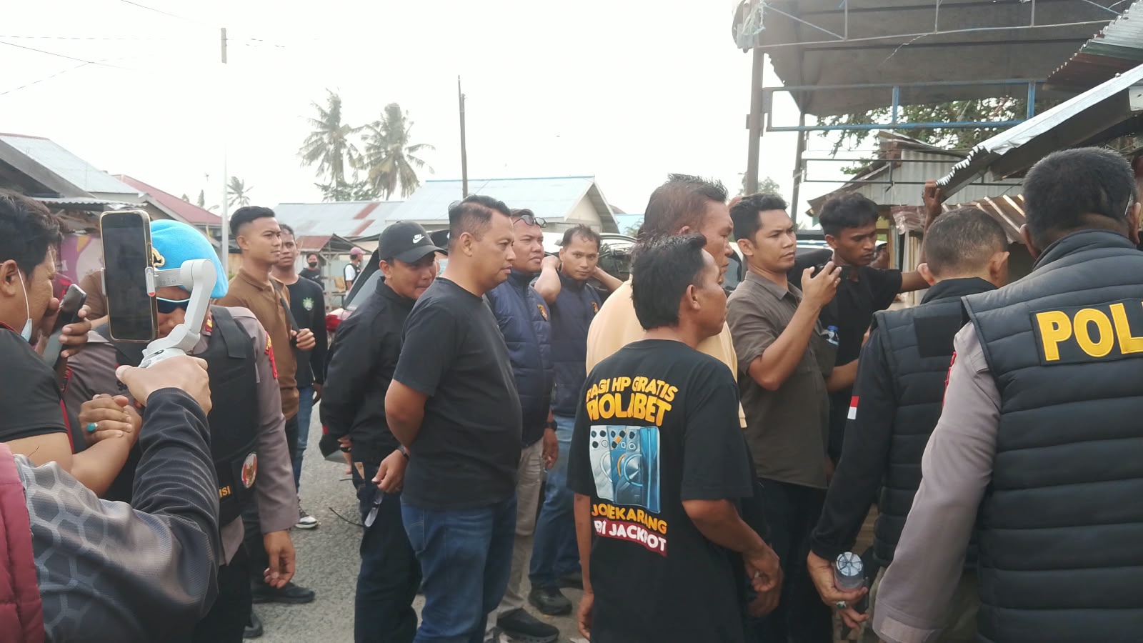 Kapolres Sigi Pimpin Penindakan Narkoba di Karawana, Enam Paket Diduga Sabu Disita