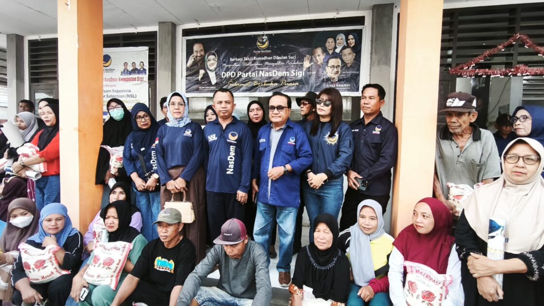 HUT ke-15, NasDem Sigi Salurkan Bantuan Sembako kepada Warga